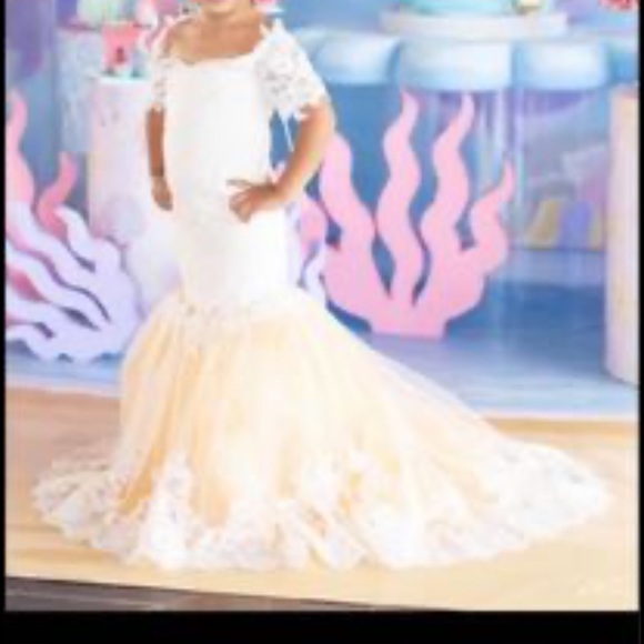 Amazing gown - Picture 2 of 2